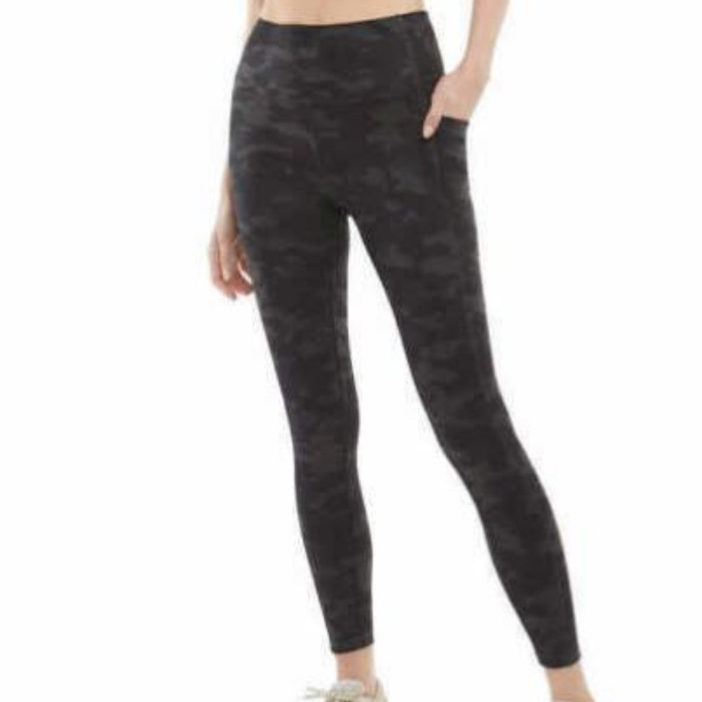 Danskin Womens Super Soft 7/8 Legging Black Camo Size 2XL